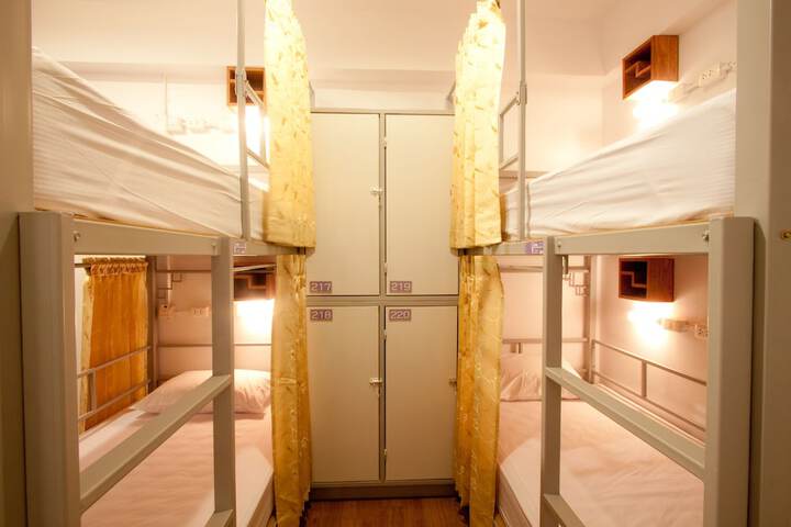 Room 14 of 65