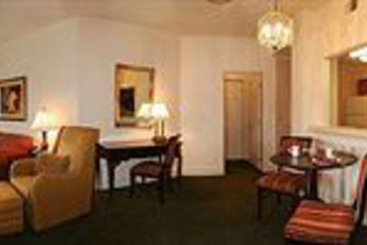 Room 10 of 16