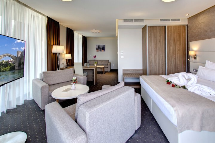 Room 42 of 136