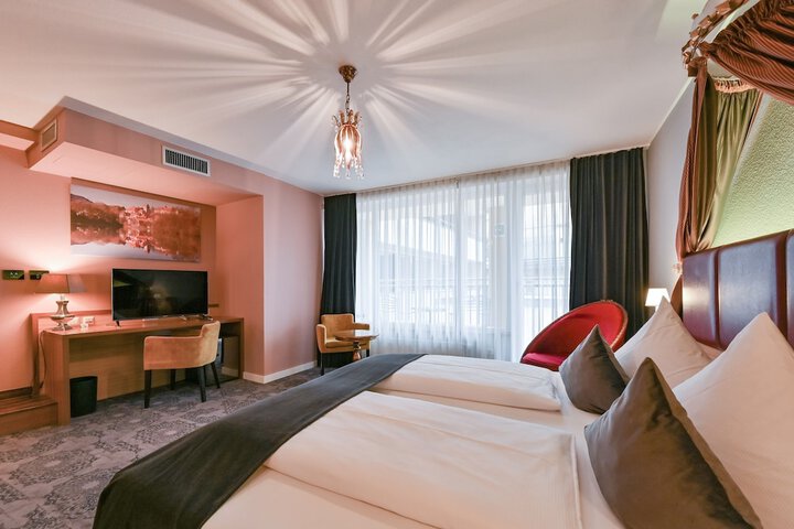 Room 38 of 134