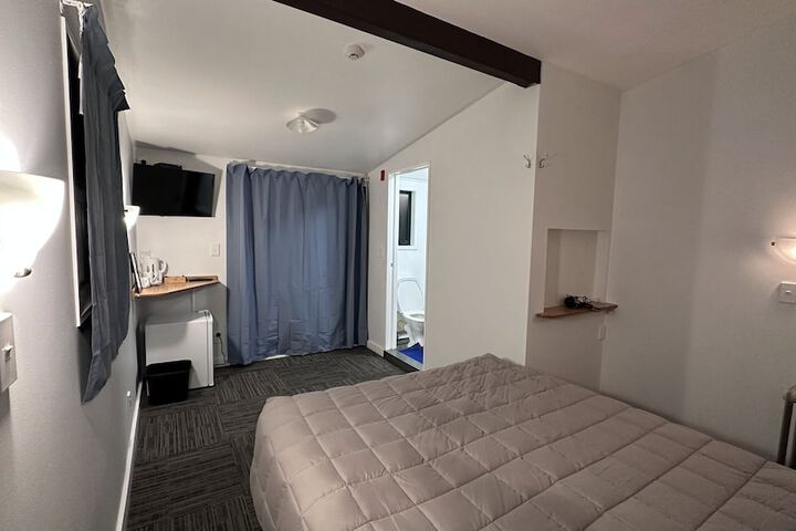Room 8 of 20