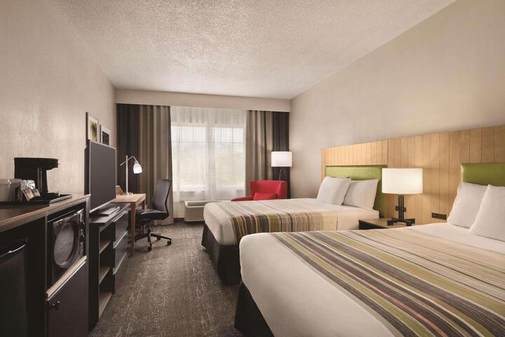 2 Queen Beds (18 of 25)