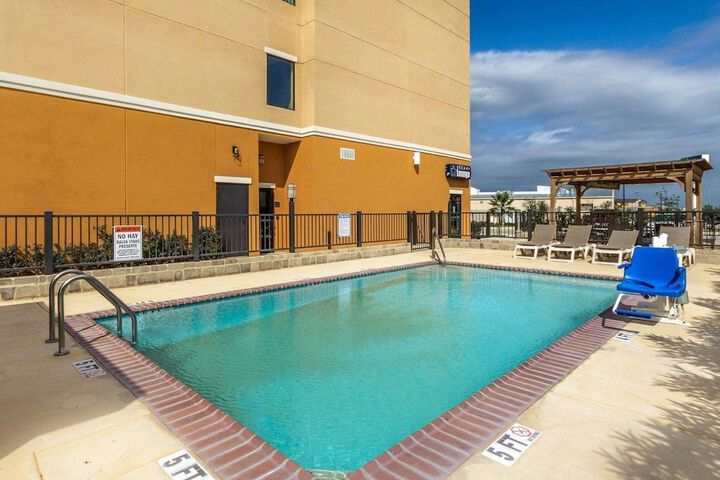 Pools & Facilities