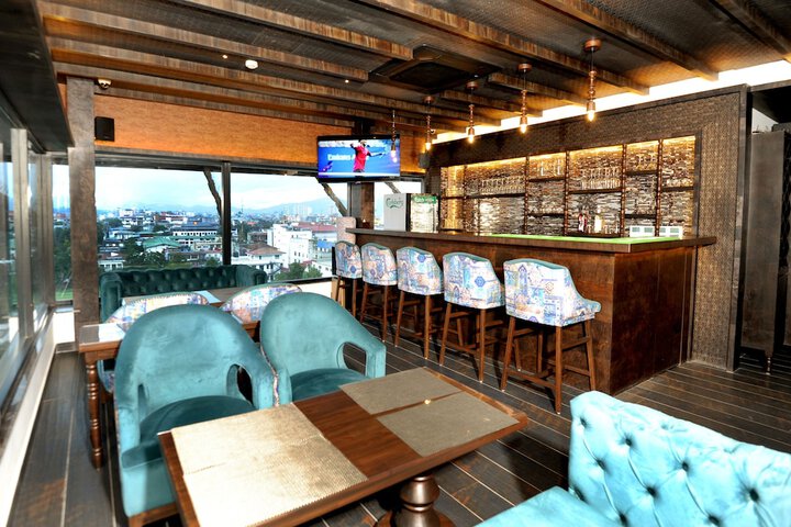 Lounge 91 of 118