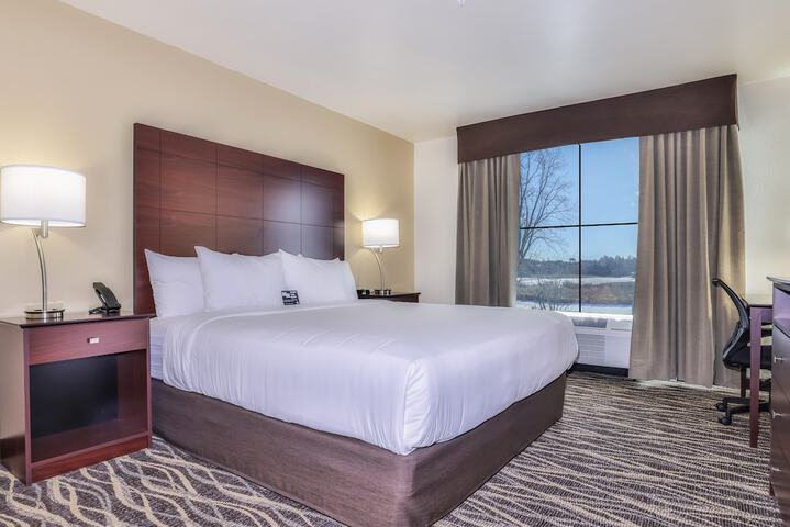 Studio Accessible King Size Bed (5 of 25)