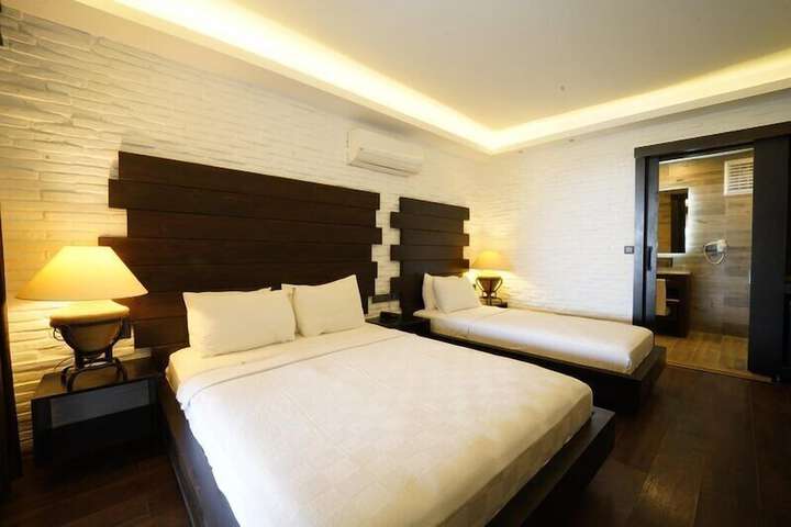 Room 45 of 169