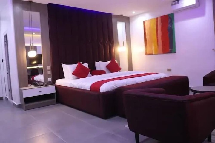 Room 16 of 39