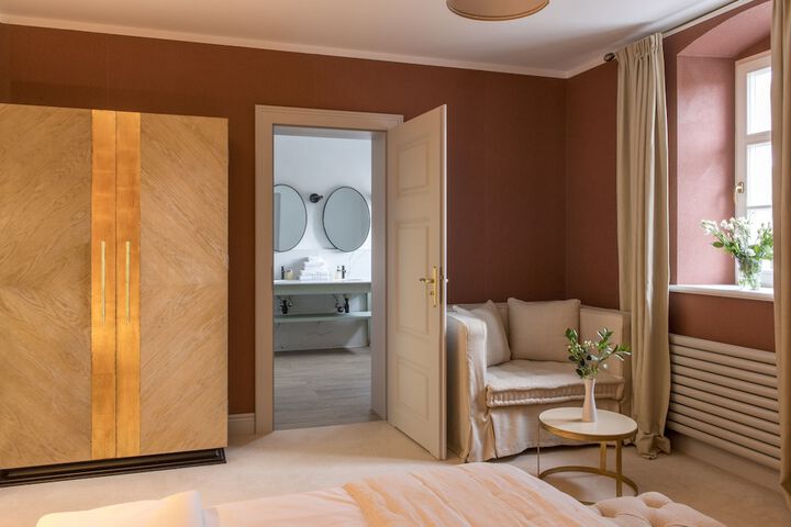 Room 6 of 95
