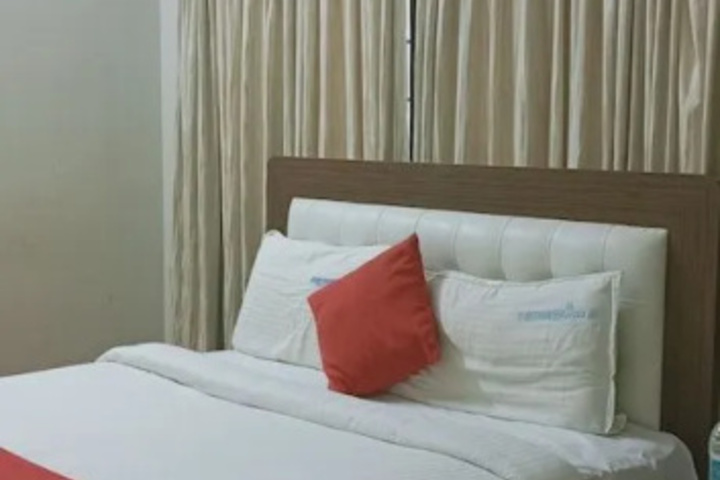 Room 6 of 13
