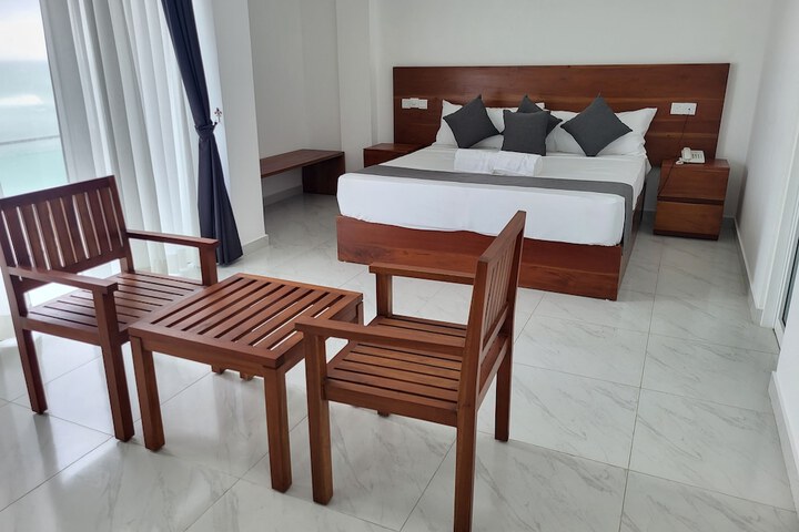 Room 6 of 43