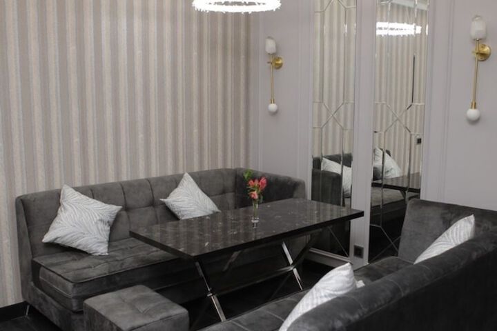 Lounge 37 of 42