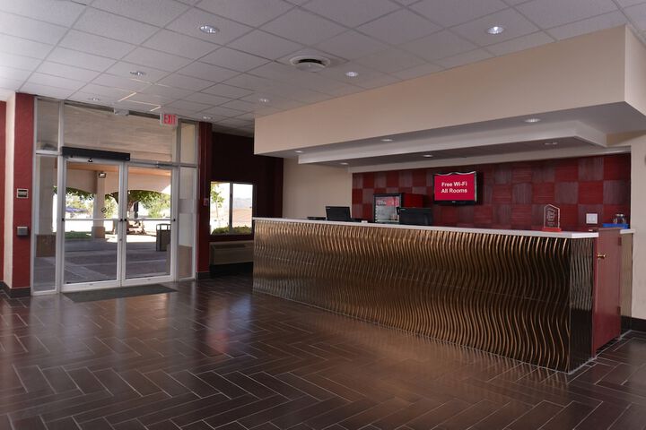 Entrance & Lobby
