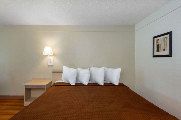 1 King Bed (13 of 13)