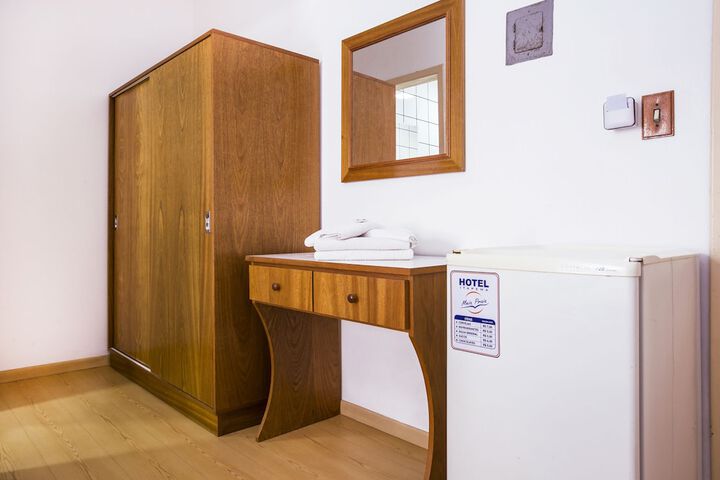 Room 18 of 170