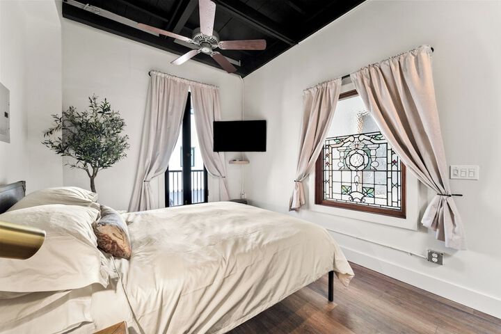 Room 34 of 191