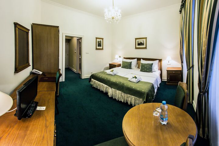Room 34 of 90