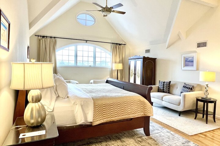 Room 28 of 90