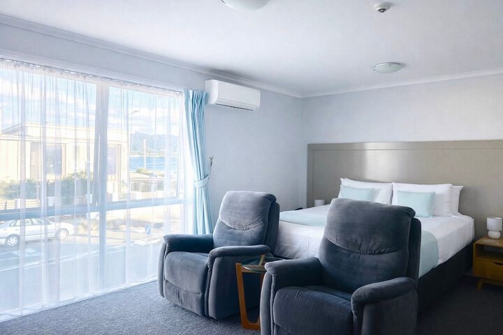 Room 32 of 41