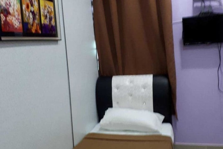 Room 12 of 26
