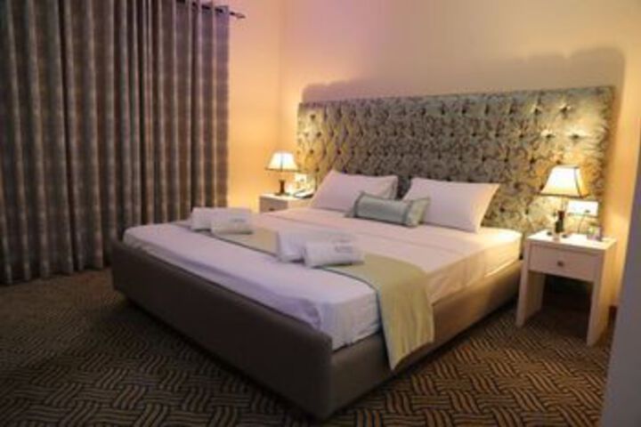 Room 10 of 37