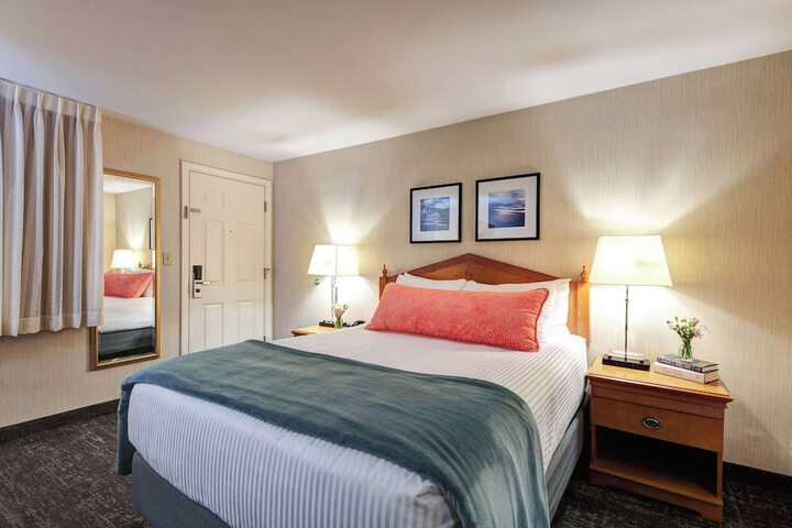 2 Double Beds (8 of 14)