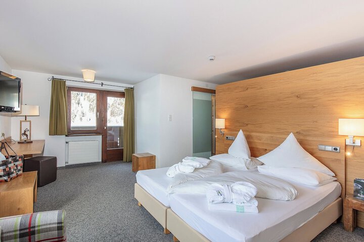 Room 2 of 172