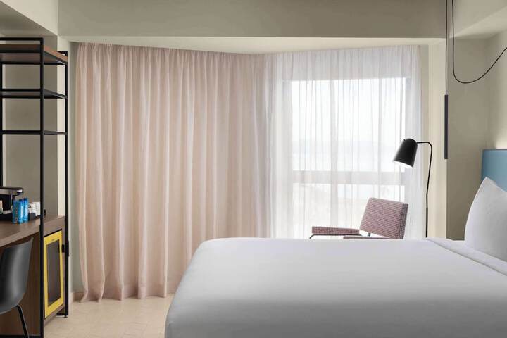 Room 42 of 104