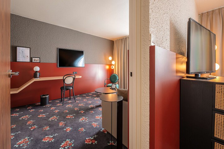 Room 10 of 50