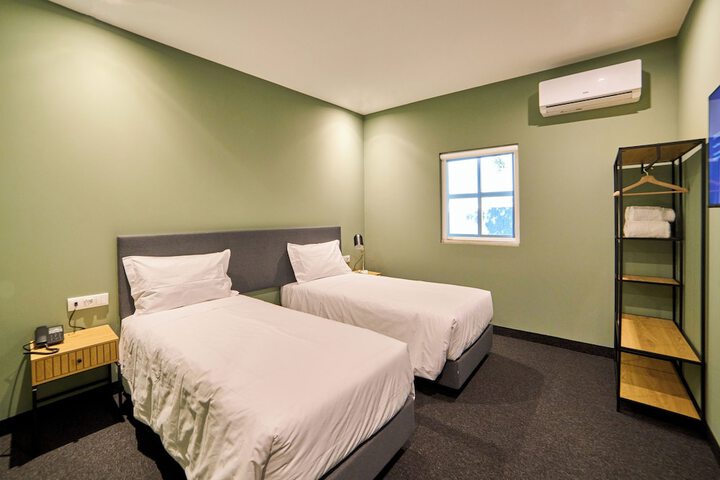 Room 5 of 19