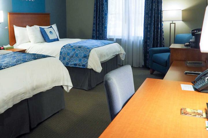 2 Queen Beds (11 of 17)