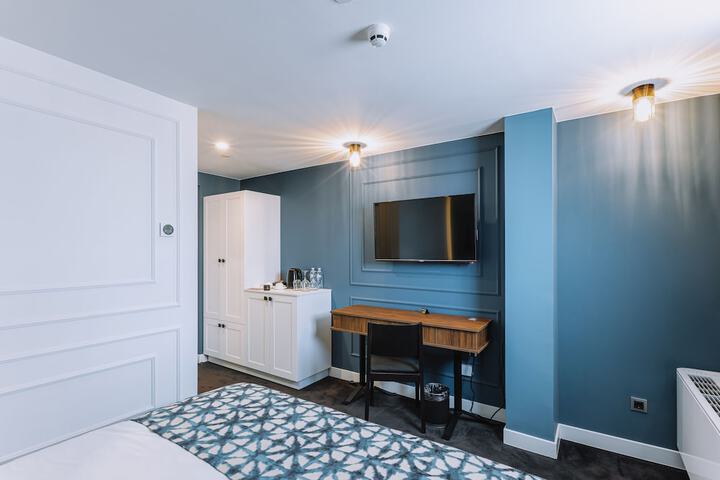 Room 13 of 98