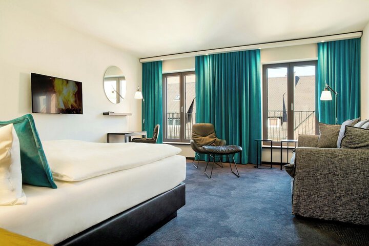 Room 6 of 42
