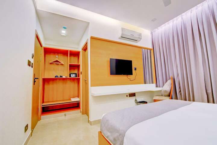 Room 10 of 27