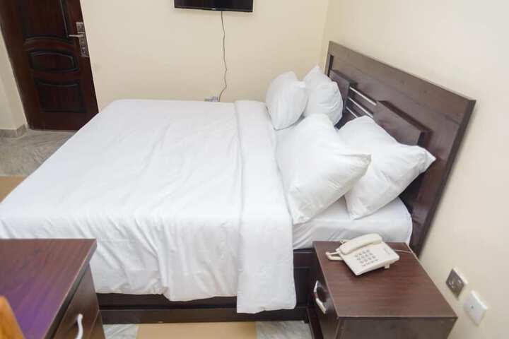 Room 9 of 26