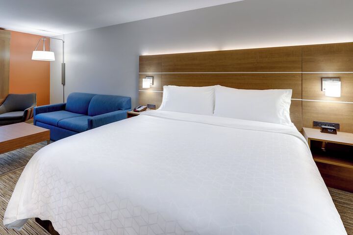 Standard King Bed Accessible (8 of 20)