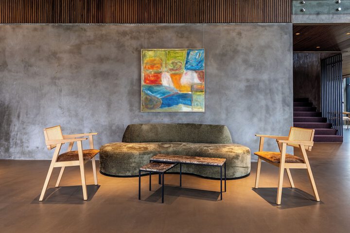 Lobby lounge