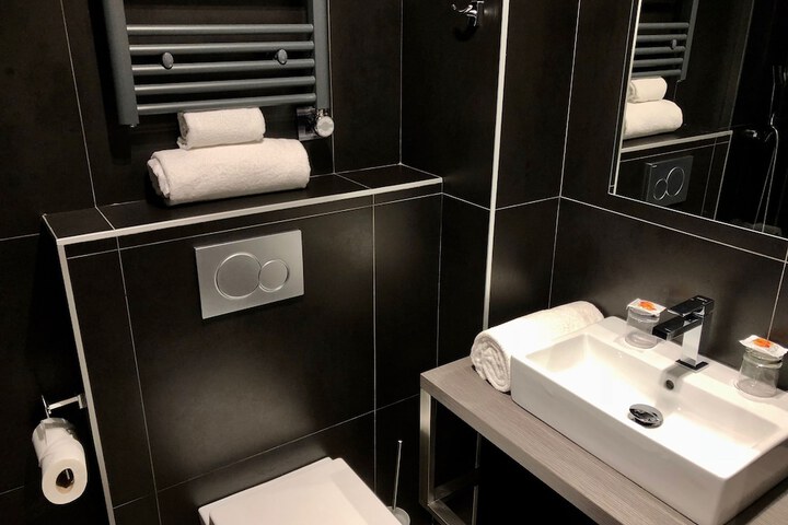 Room 64 of 91