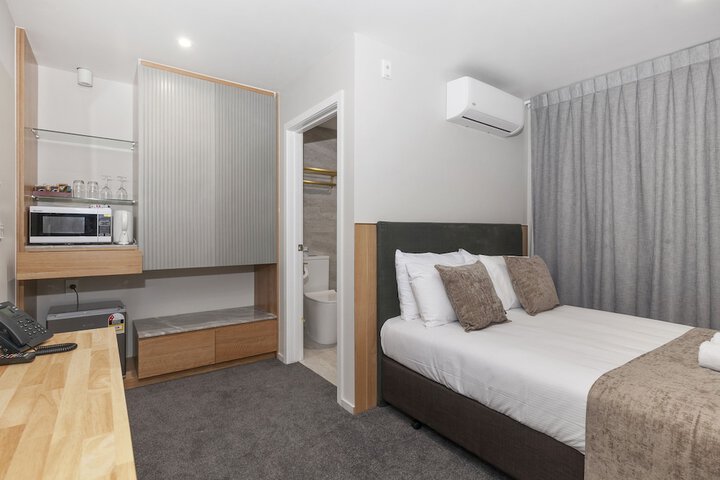 Room 5 of 28