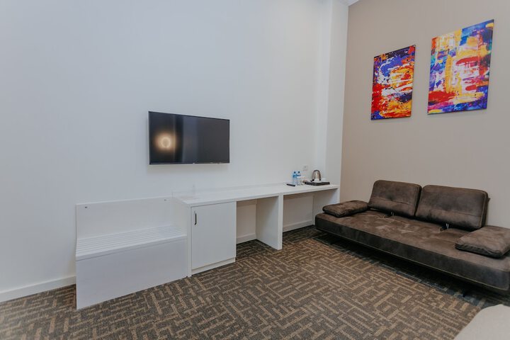 Room 9 of 37