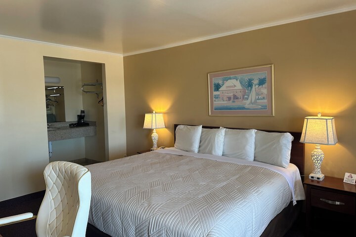 Room 9 of 22