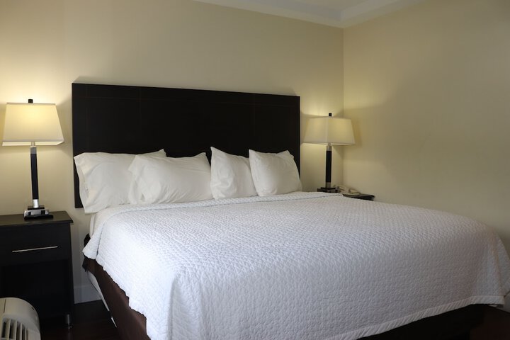 Traditional King Bed (7 of 18)