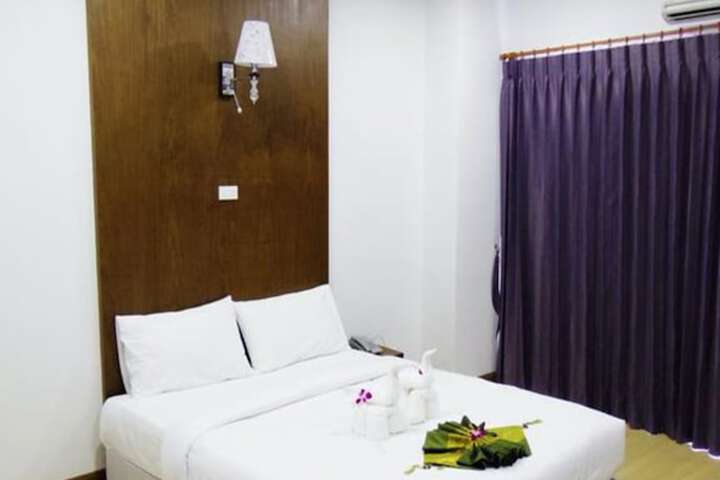 Room 16 of 38