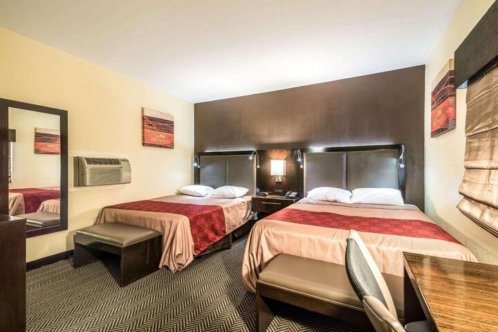 2 Queen Beds (4 of 8)
