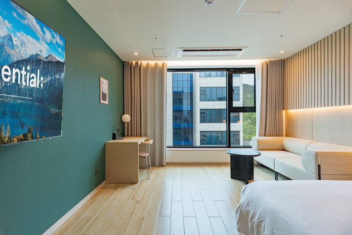 Room 5 of 7