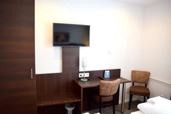 Room 11 of 29