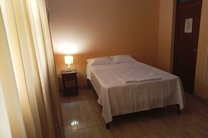 Room 4 of 10