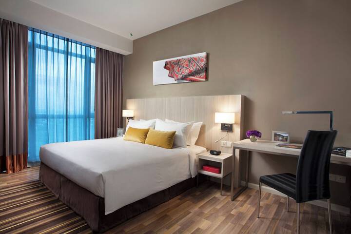 Room 10 of 38