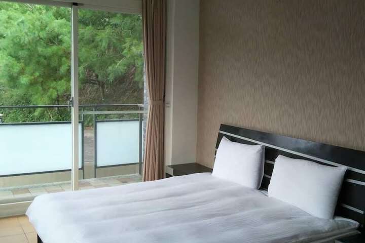 Room 3 of 16