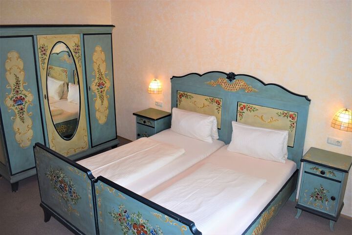 Room 9 of 42