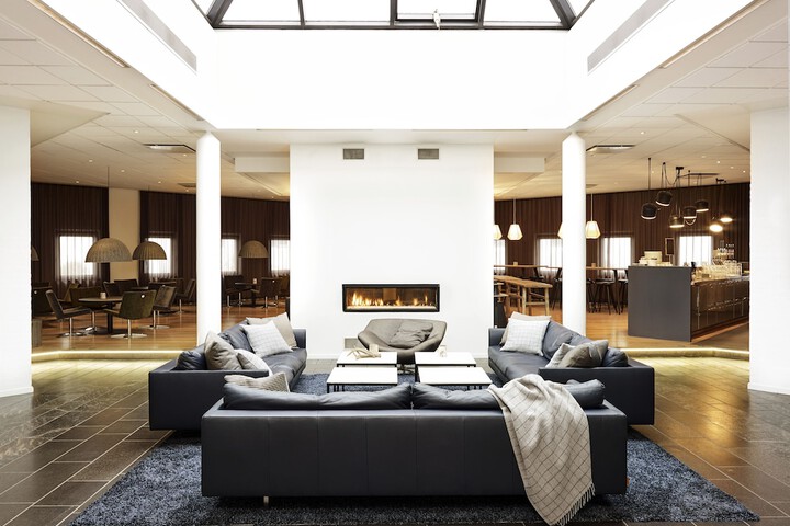 Hotel Lobby